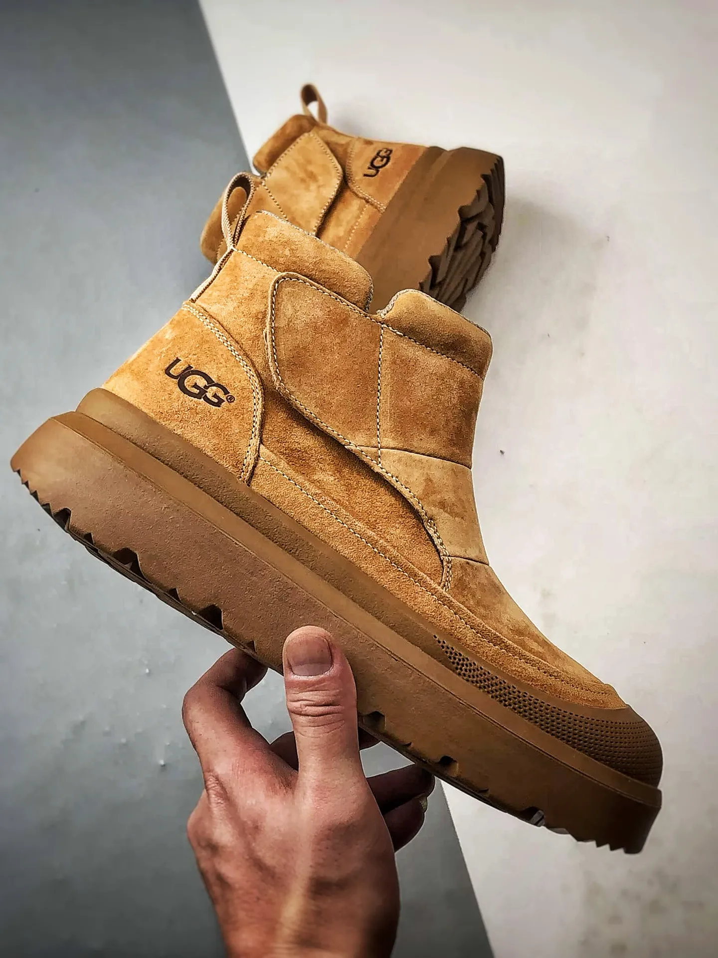 💰560 UGG Tasman Weather Hybrid Tasman hybrid series 2025ss autumn and winter new products Men's high-top thick-soled lightweight casual Martin boots #Purchasing only for quality The fabric is made of imported first-layer cowhide material External high-elastic Modern External non-slip rubber plastic foam ultra-light outsole Side zipper + Velcro design Very easy to put on and take off Made of TPU molded leather upper material #EVA light wing outsole, non-slip, wear-resistant and good elasticity Size: 39 40 41 42 43 44 (leather shoe size)